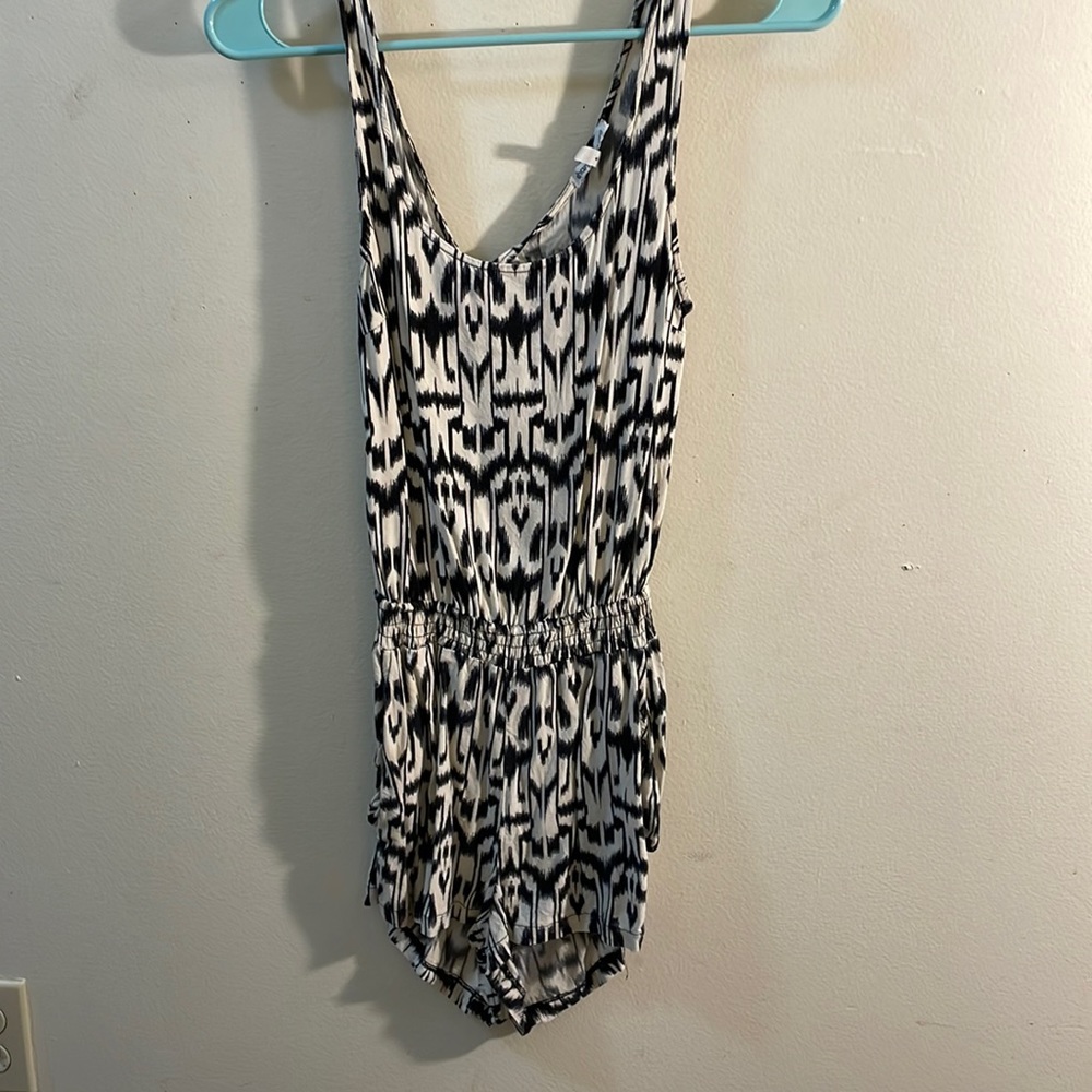 Very cute open back romper! Brand: Charlotte Russe, Size: Small